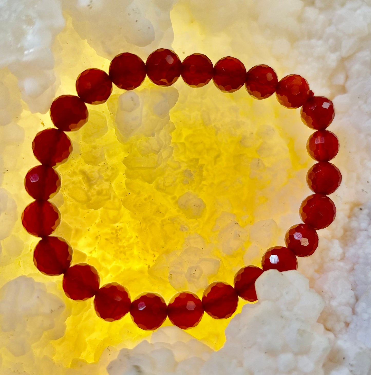 Pulsera de Poder de Ágata Roja Poliédrica – Fuerza, Enraizamiento y Vitalidad (8mm, Muñeca Pequeña-Mediana)
