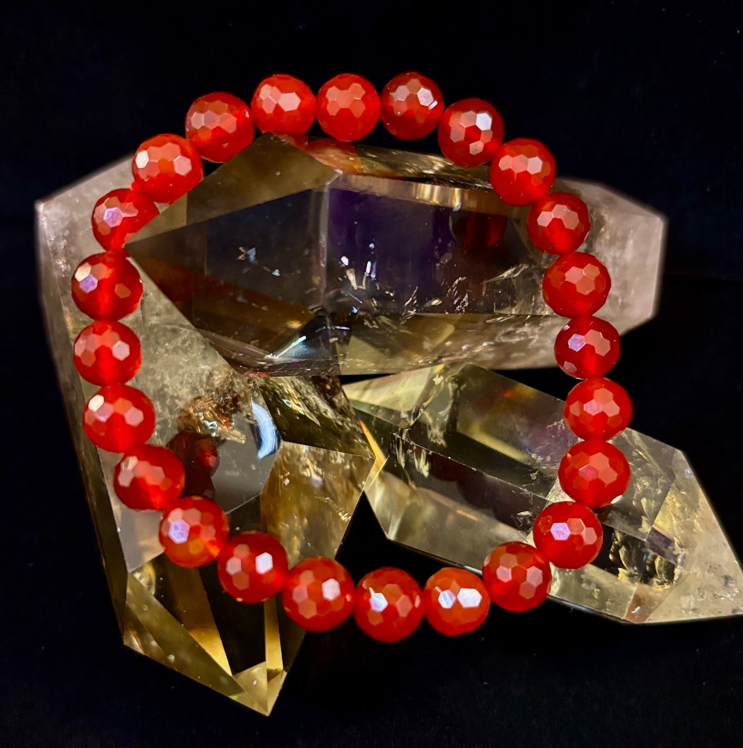 Pulsera de Poder de Ágata Roja Poliédrica – Fuerza, Enraizamiento y Vitalidad (8mm, Muñeca Pequeña-Mediana)