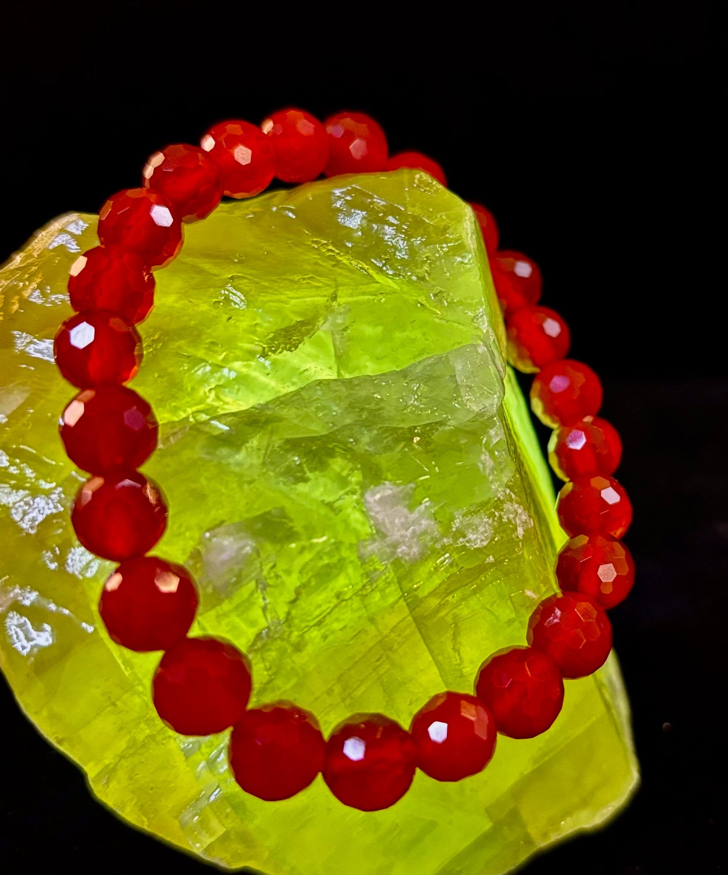 Pulsera de Poder de Ágata Roja Poliédrica – Fuerza, Enraizamiento y Vitalidad (8mm, Muñeca Pequeña-Mediana)