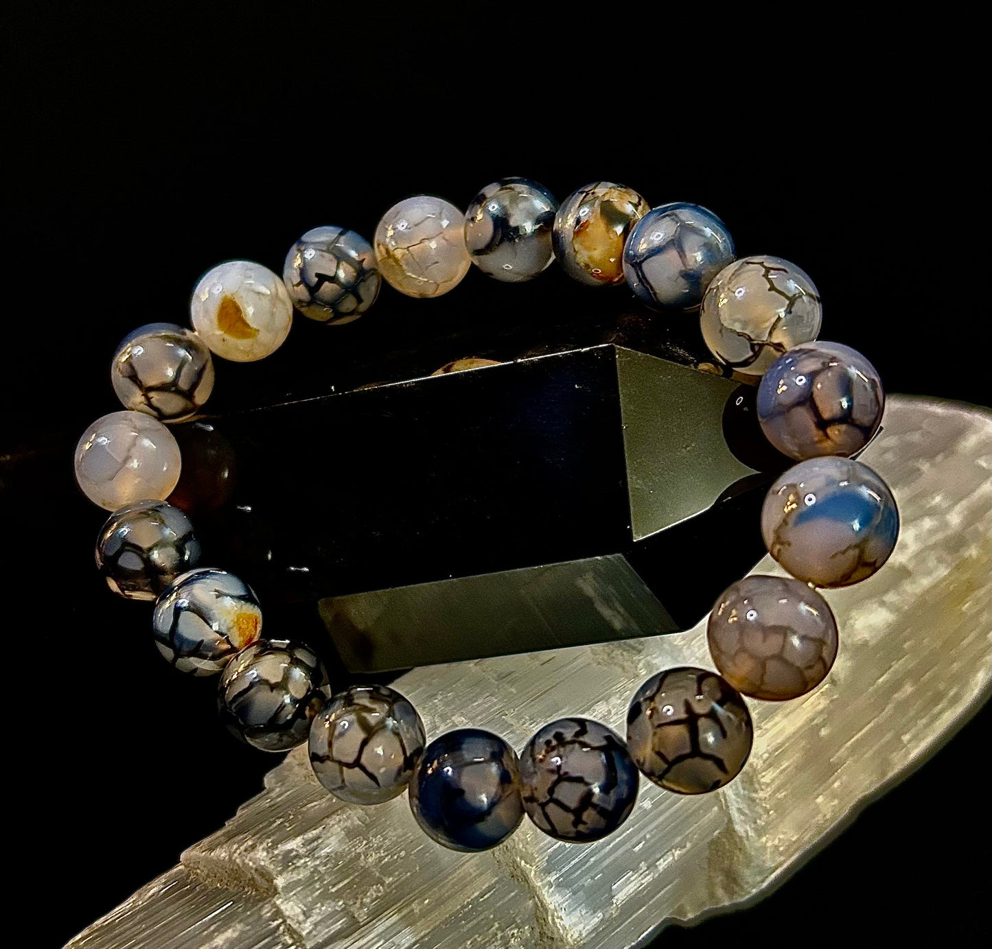 Pulsera de protección de ágata Veta de Dragón en blanco y negro con Reiki (muñecas medianas)