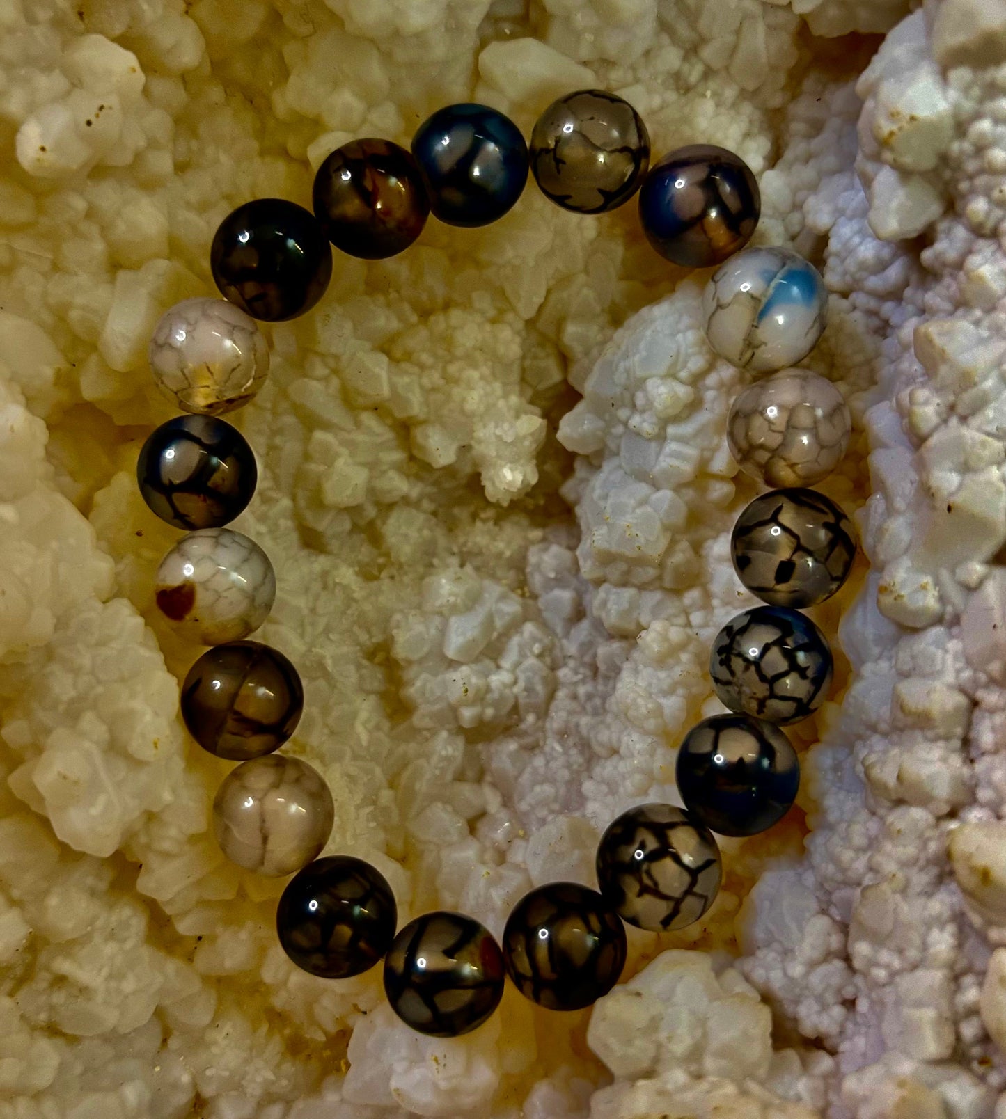 Pulsera de protección de ágata Veta de Dragón en blanco y negro con Reiki (muñecas medianas)