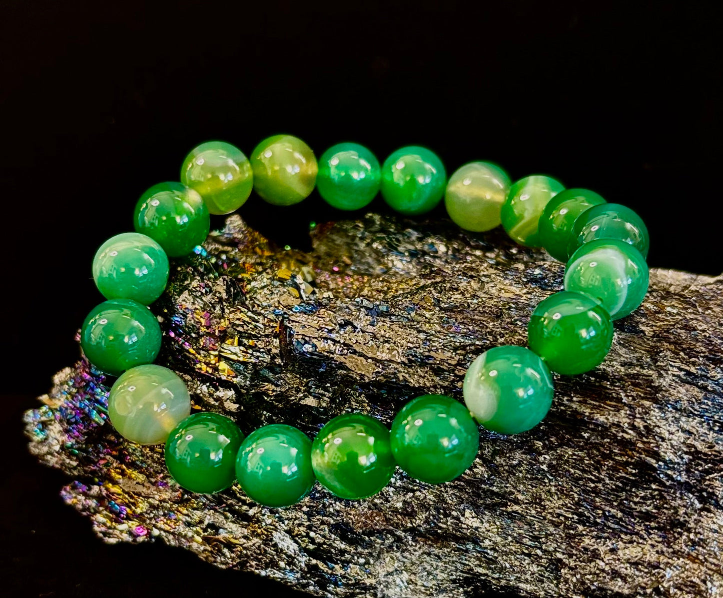 Pulsera de Sanación con Ágata Verde de Rayas Infundida con Reiki (8mm o 10mm) Muñecas Medianas
