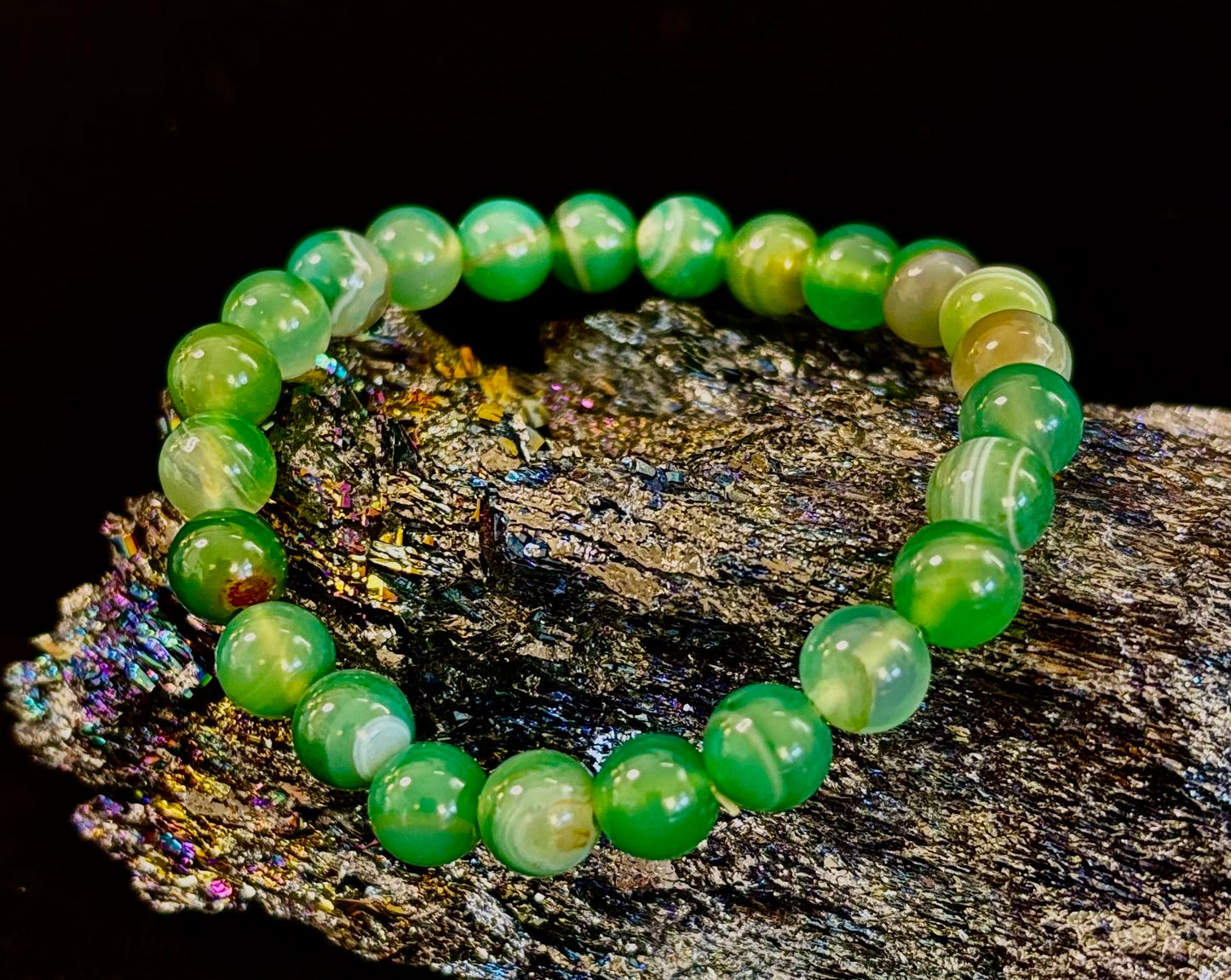 Pulsera de Sanación con Ágata Verde de Rayas Infundida con Reiki (8mm o 10mm) Muñecas Medianas