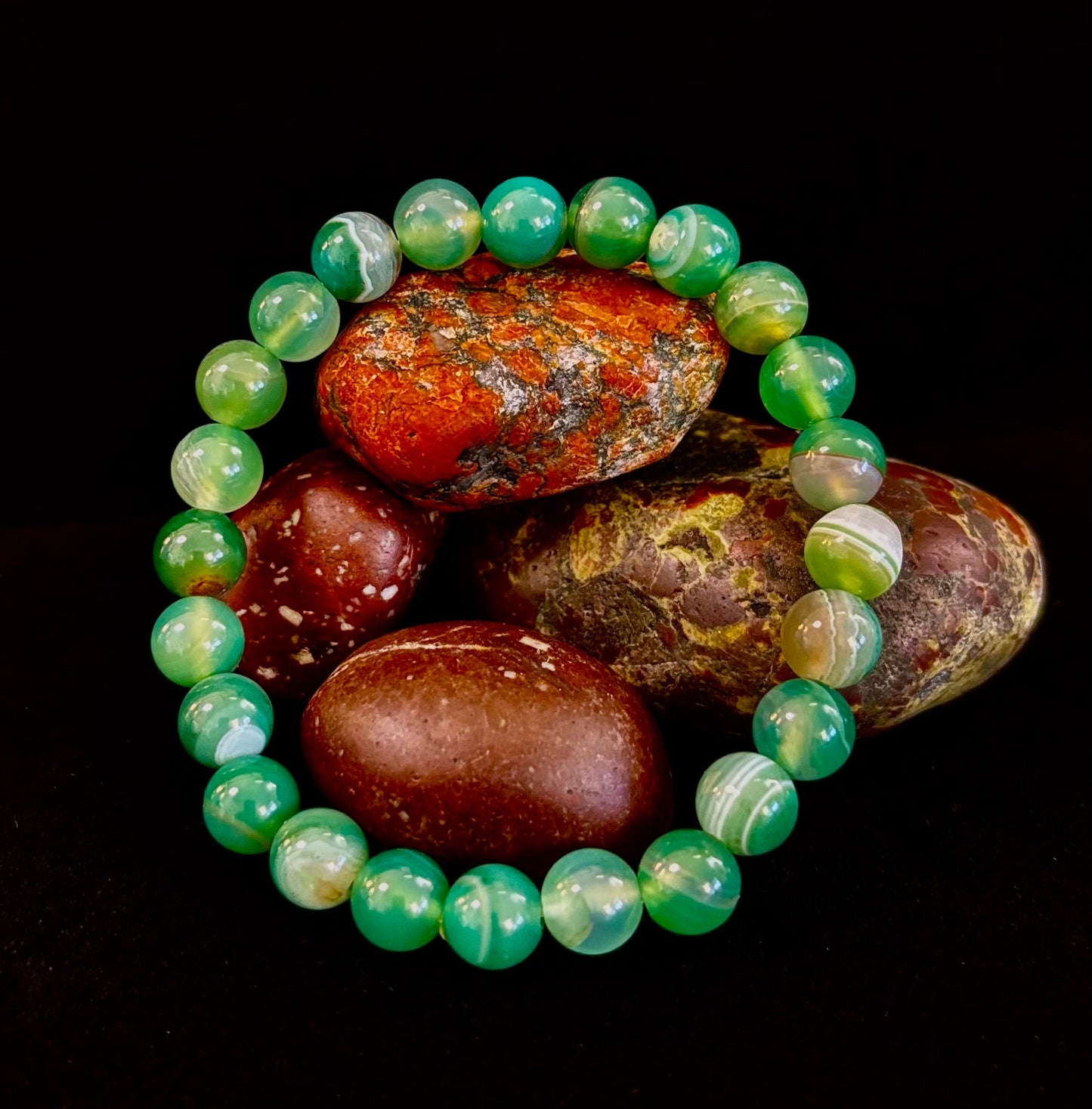 Pulsera de Sanación con Ágata Verde de Rayas Infundida con Reiki (8mm o 10mm) Muñecas Medianas