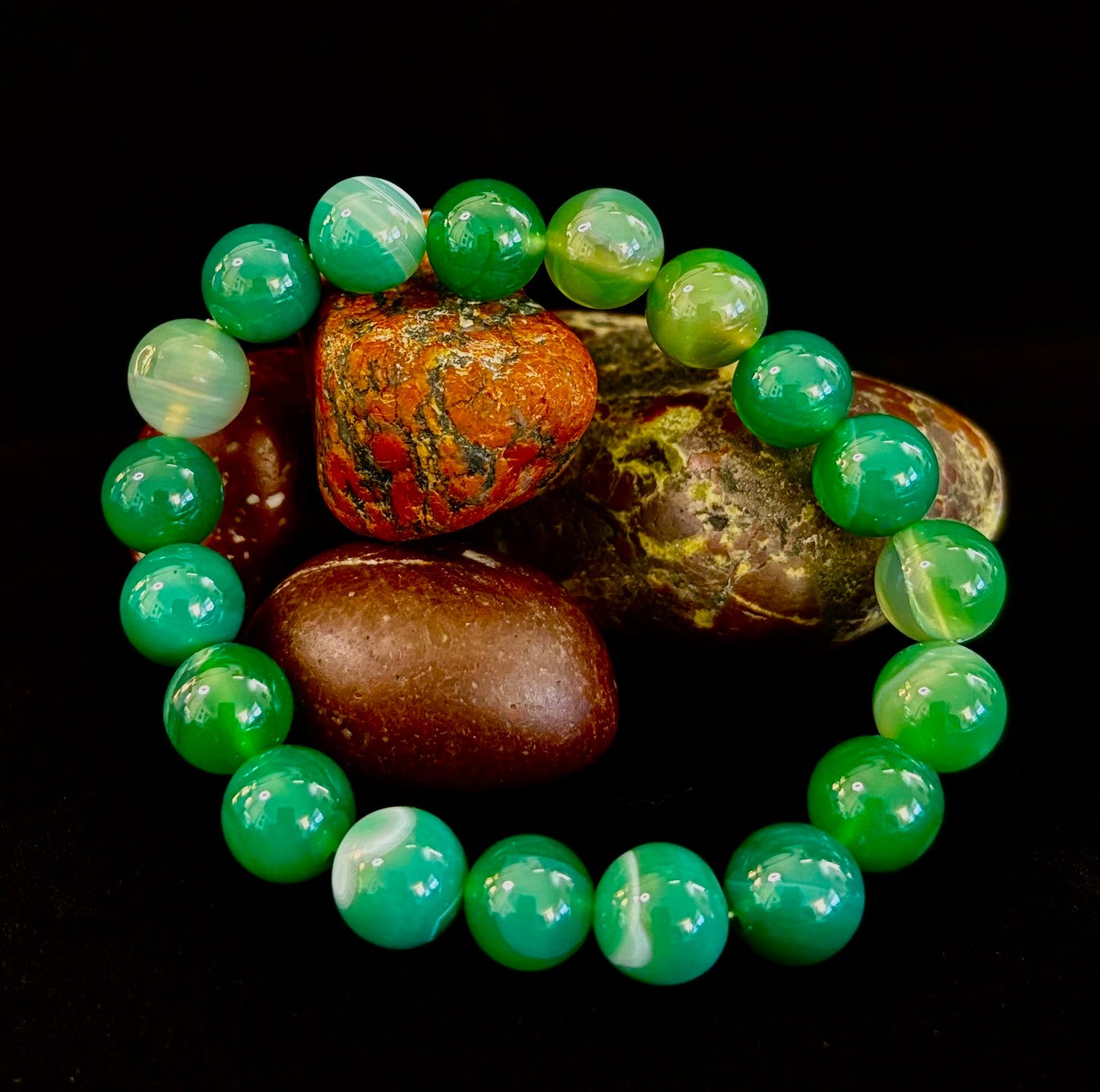 Pulsera de Sanación con Ágata Verde de Rayas Infundida con Reiki (8mm o 10mm) Muñecas Medianas