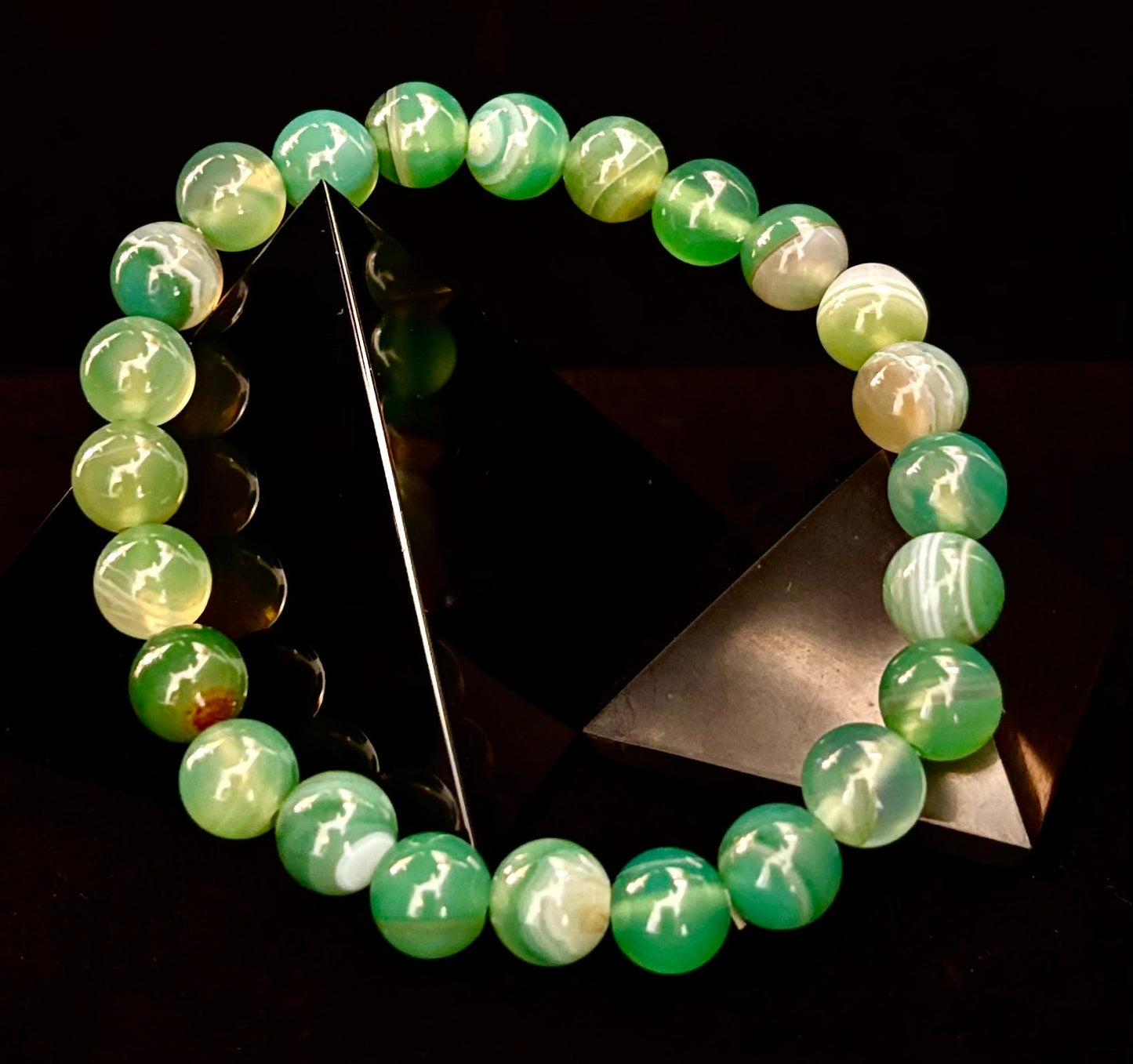 Pulsera de Sanación con Ágata Verde de Rayas Infundida con Reiki (8mm o 10mm) Muñecas Medianas