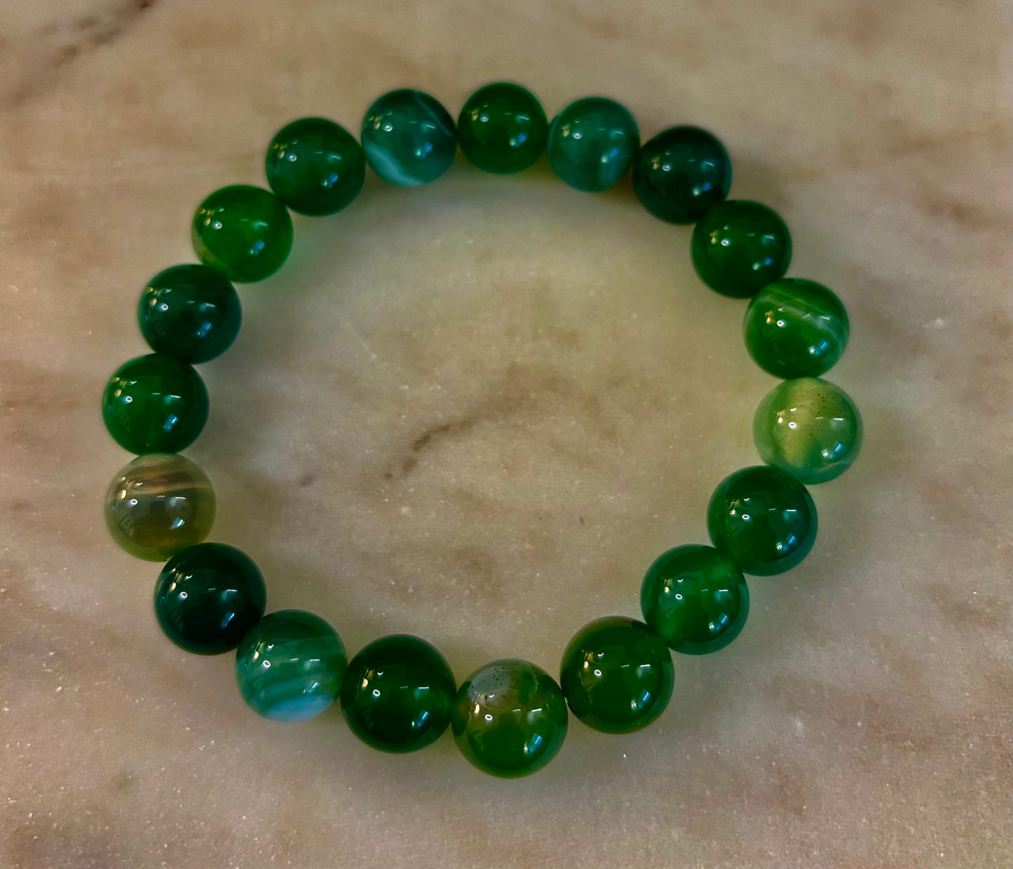 Pulsera de Sanación con Ágata Verde de Rayas Infundida con Reiki (8mm o 10mm) Muñecas Medianas
