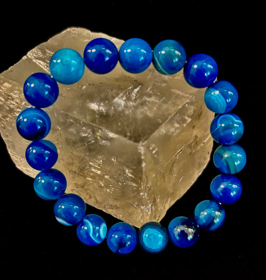 Pulsera de ágata azul rayada infundida con reiki para sanación y calma (muñecas medianas)