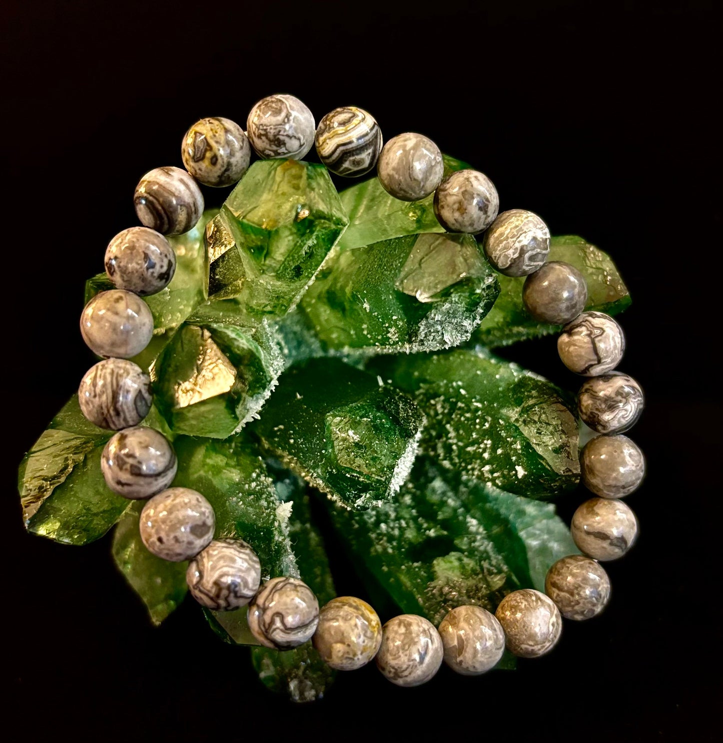 Pulsera de manifestación y conexión a tierra de jaspe de encaje ondulado de 8 mm con infusión de Reiki (muñecas medianas-grandes)