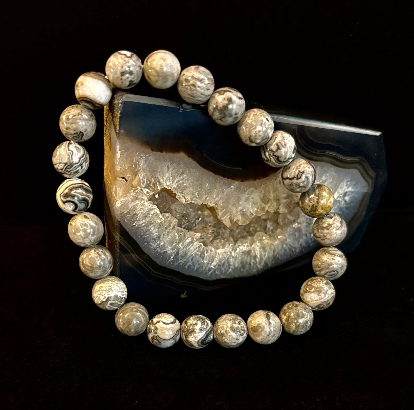 Pulsera de manifestación y conexión a tierra de jaspe de encaje ondulado de 8 mm con infusión de Reiki (muñecas medianas-grandes)