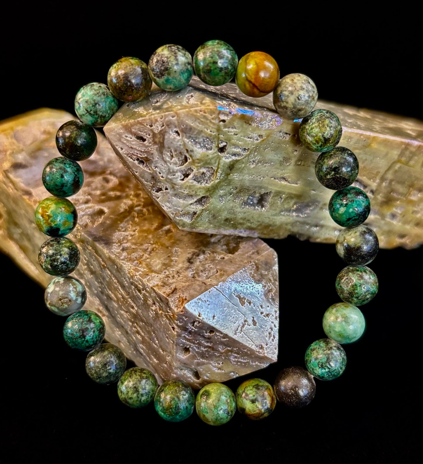 Pulsera de turquesa africana de 8 mm con infusión de reiki para el crecimiento y la manifestación (muñecas medianas-grandes)