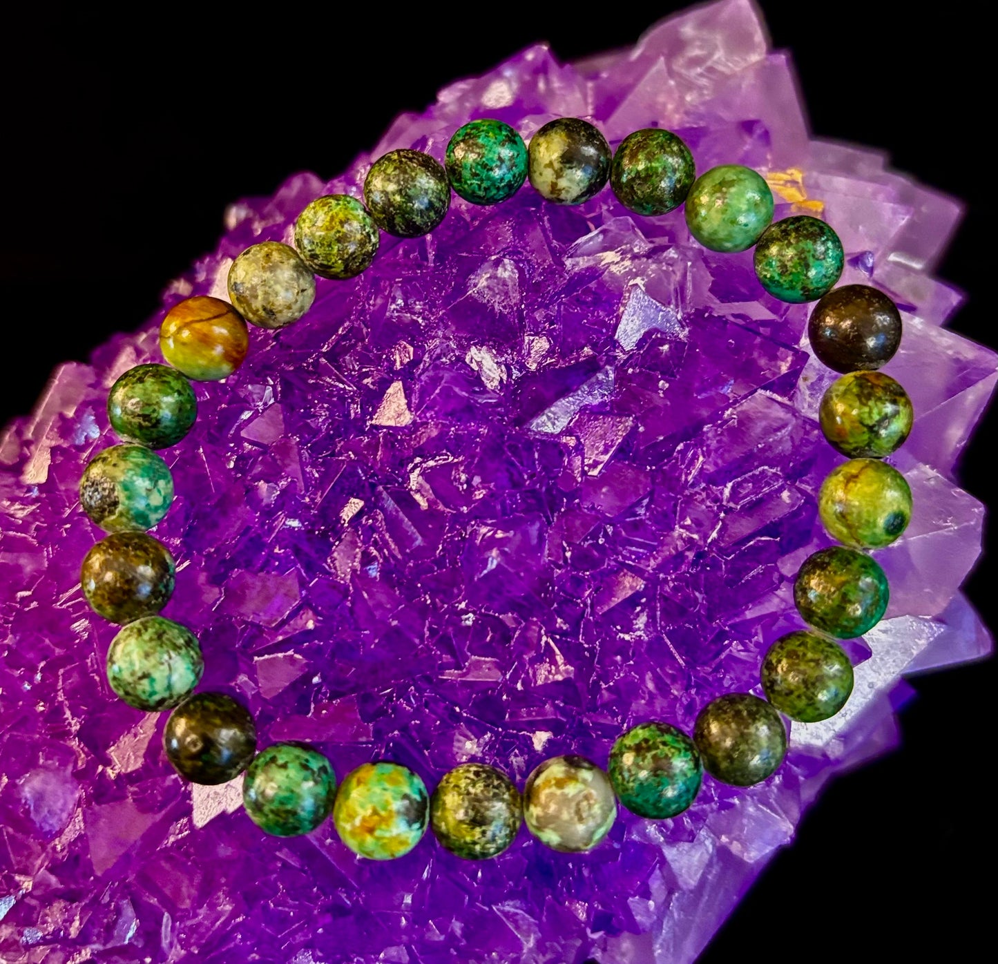 Pulsera de turquesa africana de 8 mm con infusión de reiki para el crecimiento y la manifestación (muñecas medianas-grandes)