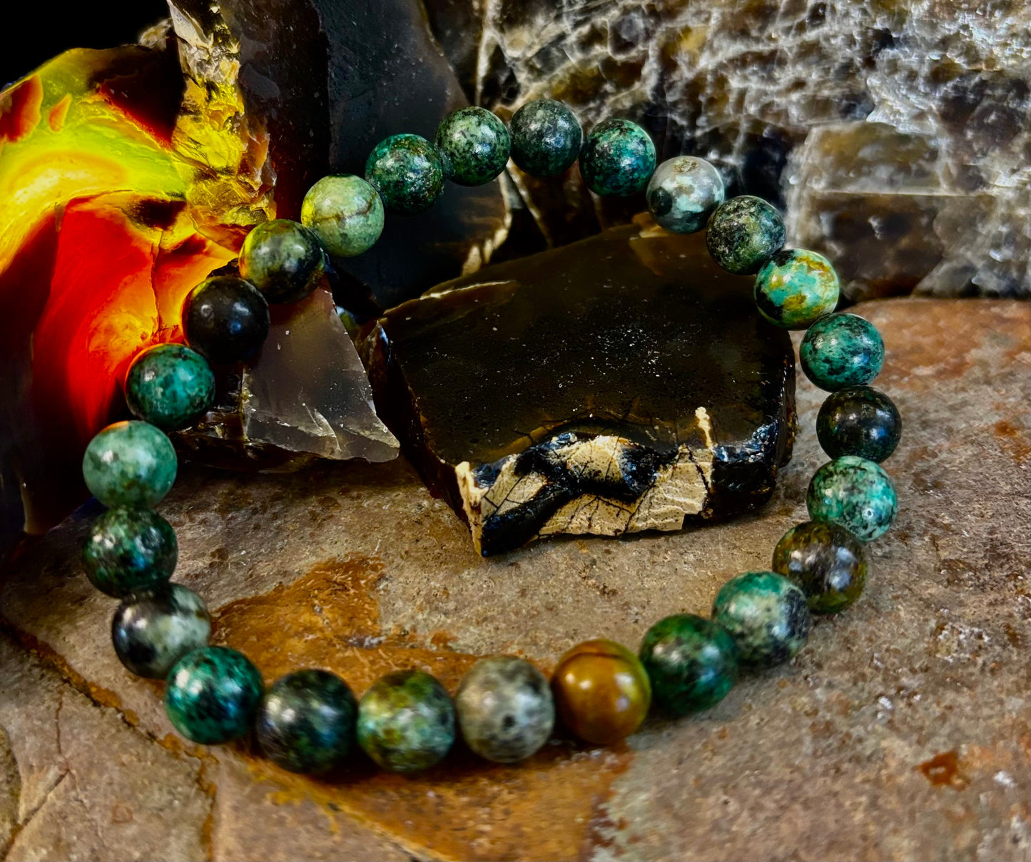 Pulsera de turquesa africana de 8 mm con infusión de reiki para el crecimiento y la manifestación (muñecas medianas-grandes)