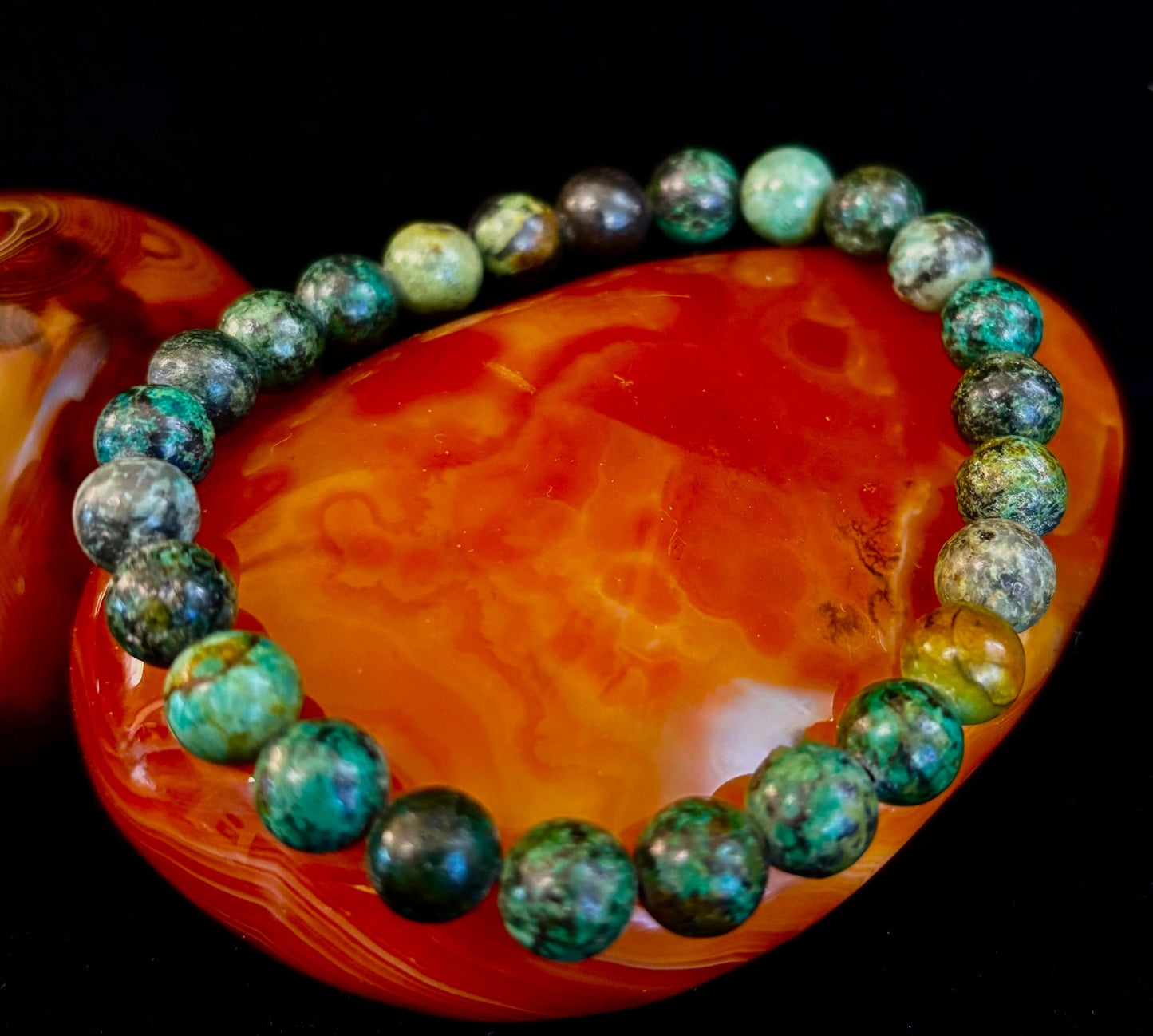 Pulsera de turquesa africana de 8 mm con infusión de reiki para el crecimiento y la manifestación (muñecas medianas-grandes)