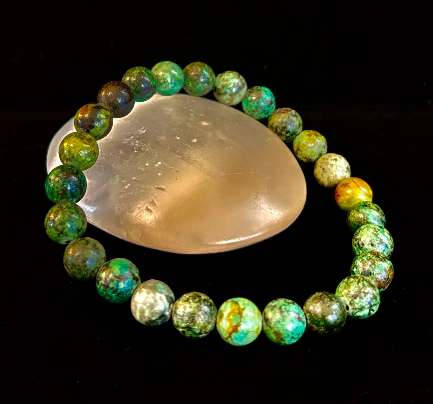 Pulsera de turquesa africana de 8 mm con infusión de reiki para el crecimiento y la manifestación (muñecas medianas-grandes)