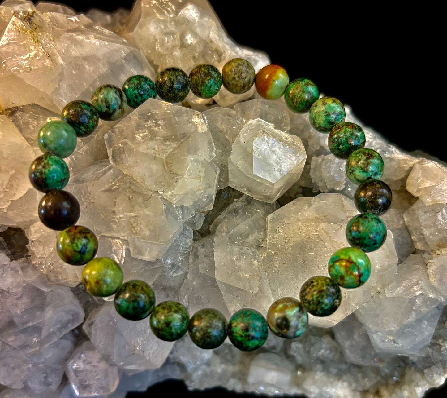 Pulsera de turquesa africana de 8 mm con infusión de reiki para el crecimiento y la manifestación (muñecas medianas-grandes)