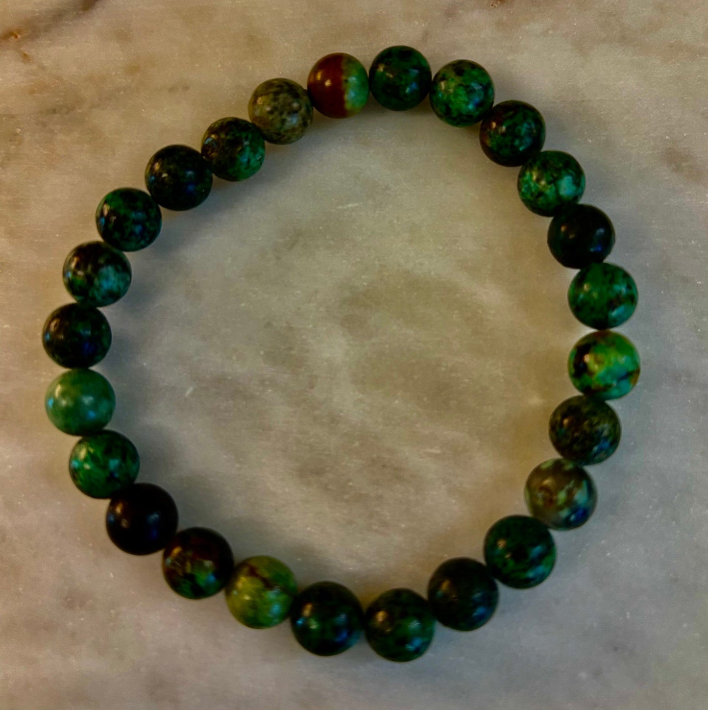 Pulsera de turquesa africana de 8 mm con infusión de reiki para el crecimiento y la manifestación (muñecas medianas-grandes)