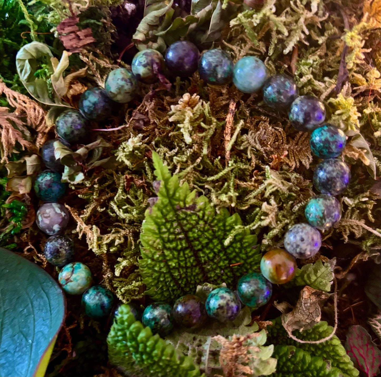 Pulsera de turquesa africana de 8 mm con infusión de reiki para el crecimiento y la manifestación (muñecas medianas-grandes)