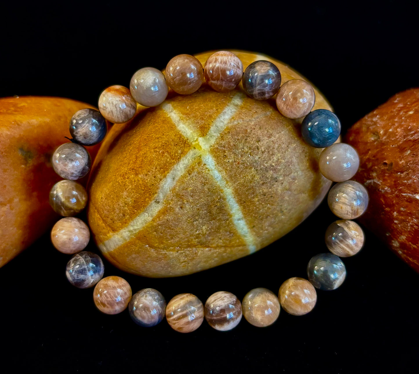 Pulsera de Piedra Luna Negra de 8mm Infundida con Reiki para la Intuición y Manifestación (Muñecas Medianas-Grandes)