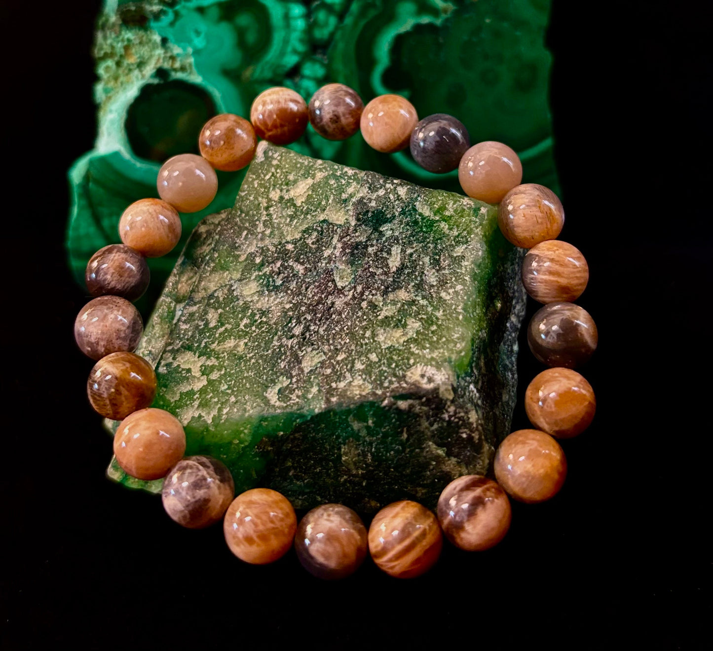 Pulsera de Piedra Luna Negra de 8mm Infundida con Reiki para la Intuición y Manifestación (Muñecas Medianas-Grandes)