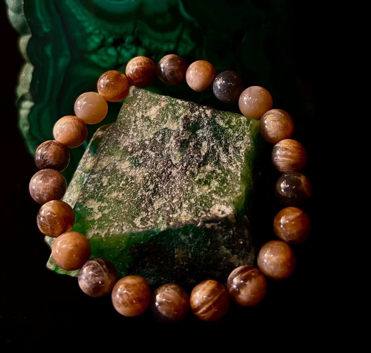 Pulsera de Piedra Luna Negra de 8mm Infundida con Reiki para la Intuición y Manifestación (Muñecas Medianas-Grandes)