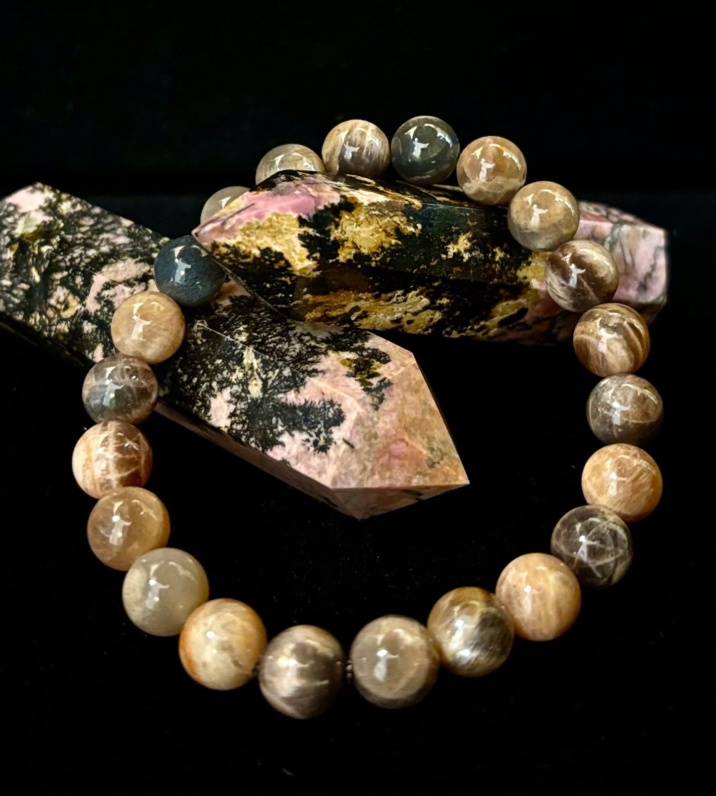 Pulsera de Piedra Luna Negra de 8mm Infundida con Reiki para la Intuición y Manifestación (Muñecas Medianas-Grandes)