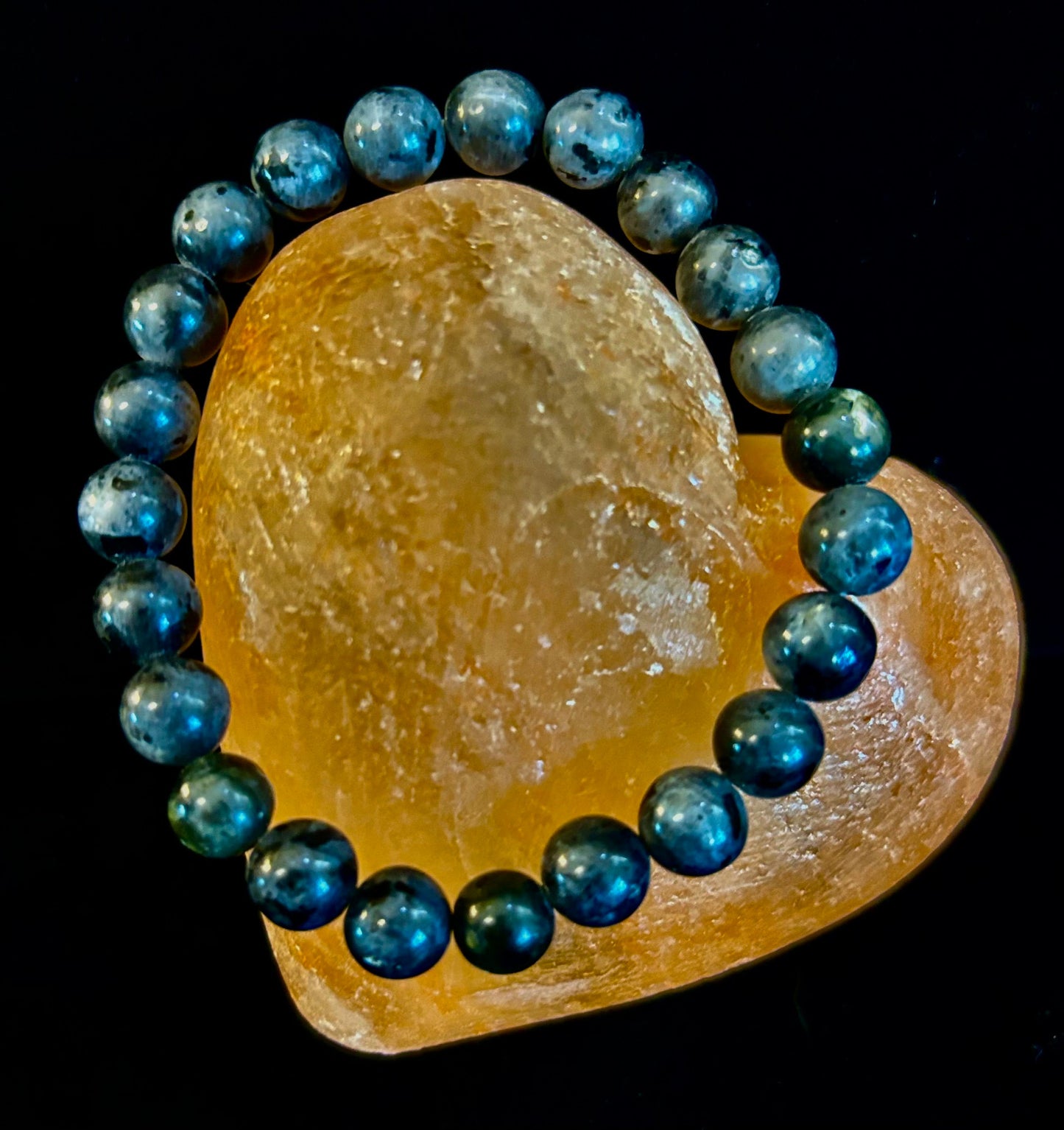 Pulsera de Larvikita de 8 mm Infundida con Reiki para Protección y Manifestación (Muñecas Medianas-Grandes)