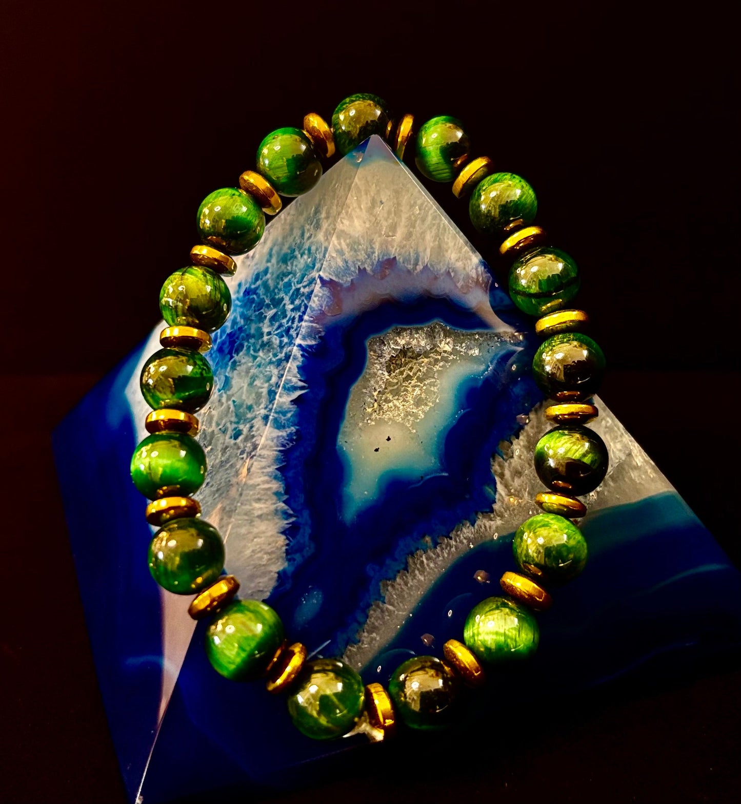 Pulsera de ojo de tigre verde para la riqueza y la confianza – Cuentas de 8 mm con detalles dorados (muñecas medianas)