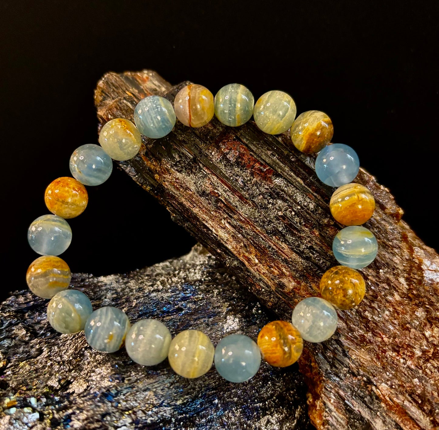 Pulsera de calcita lemuriana de Aquatine - Cuentas de 8 mm y 10 mm (muñecas medianas)