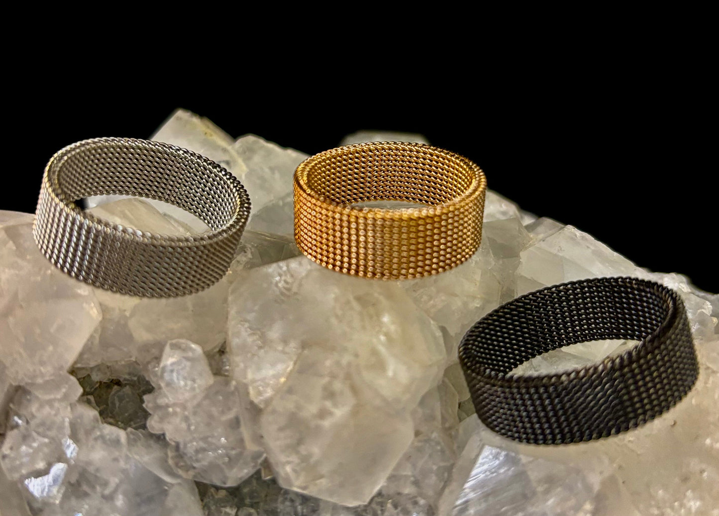 Anillo de malla de acero inoxidable unisex – Banda flexible y moderna en tonos negro, oro rosa y plata
