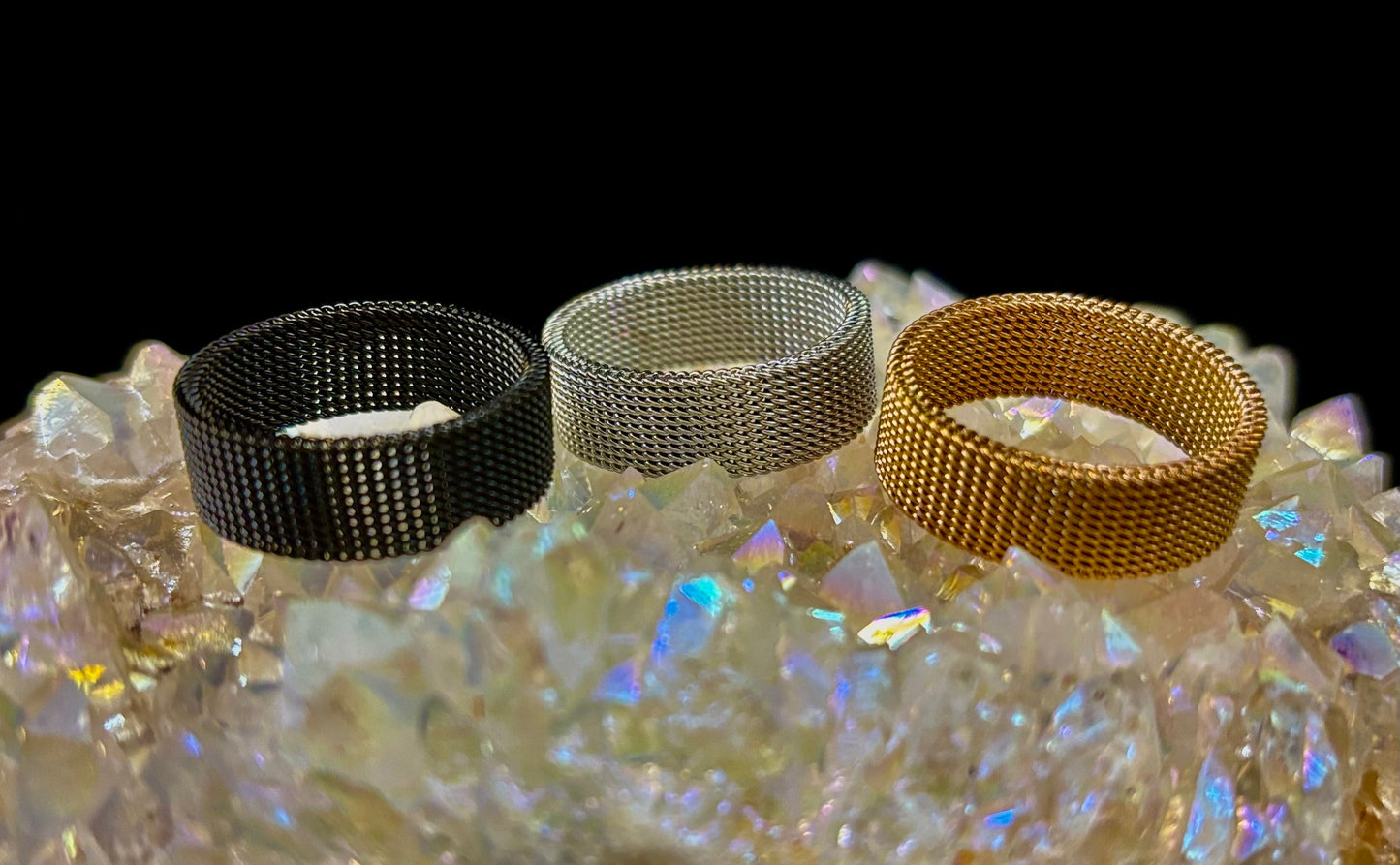 Anillo de malla de acero inoxidable unisex – Banda flexible y moderna en tonos negro, oro rosa y plata