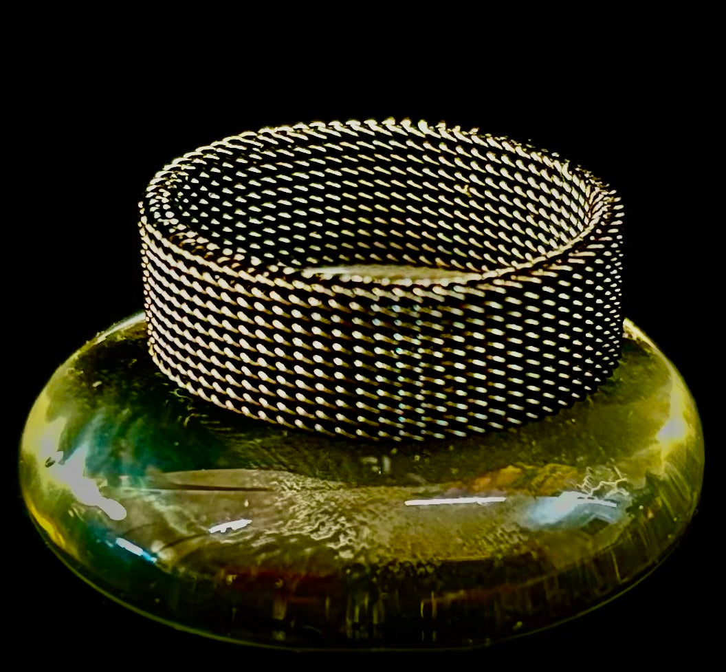 Anillo de malla de acero inoxidable unisex – Banda flexible y moderna en tonos negro, oro rosa y plata