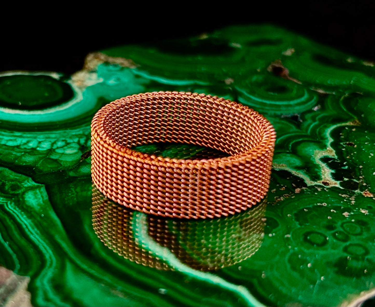 Anillo de malla de acero inoxidable unisex – Banda flexible y moderna en tonos negro, oro rosa y plata