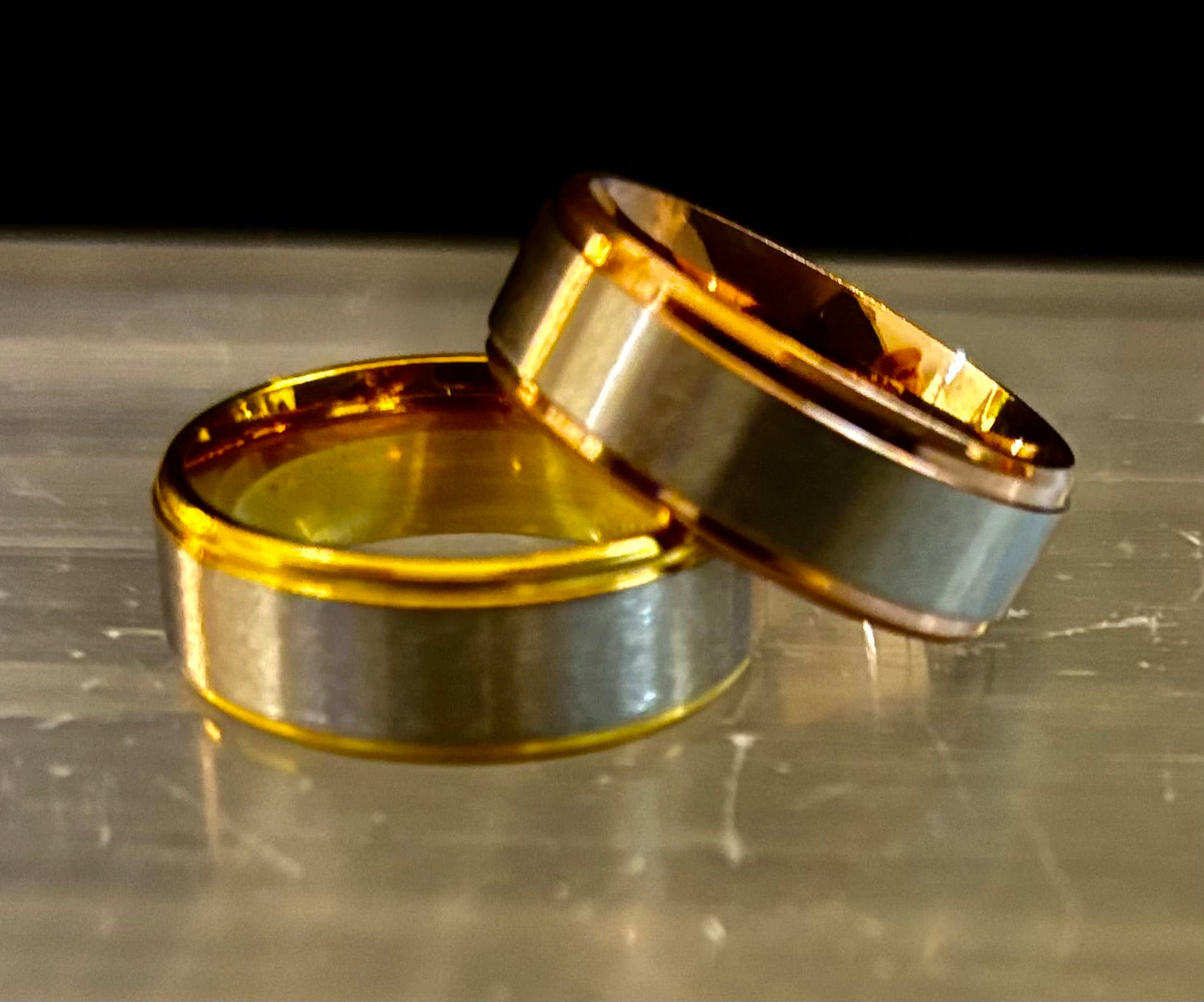 Anillo de banda de acero inoxidable y titanio – Acabado cepillado en tono dorado o rosa