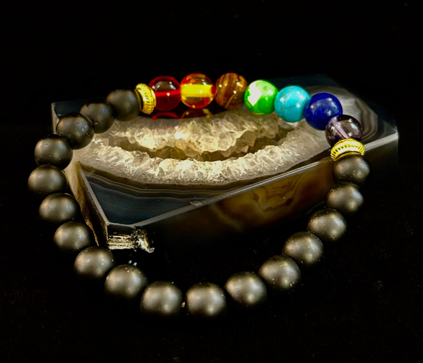 Pulsera de equilibrio y protección con infusión de Reiki, 7 chakras y ónix negro (muñeca mediana)