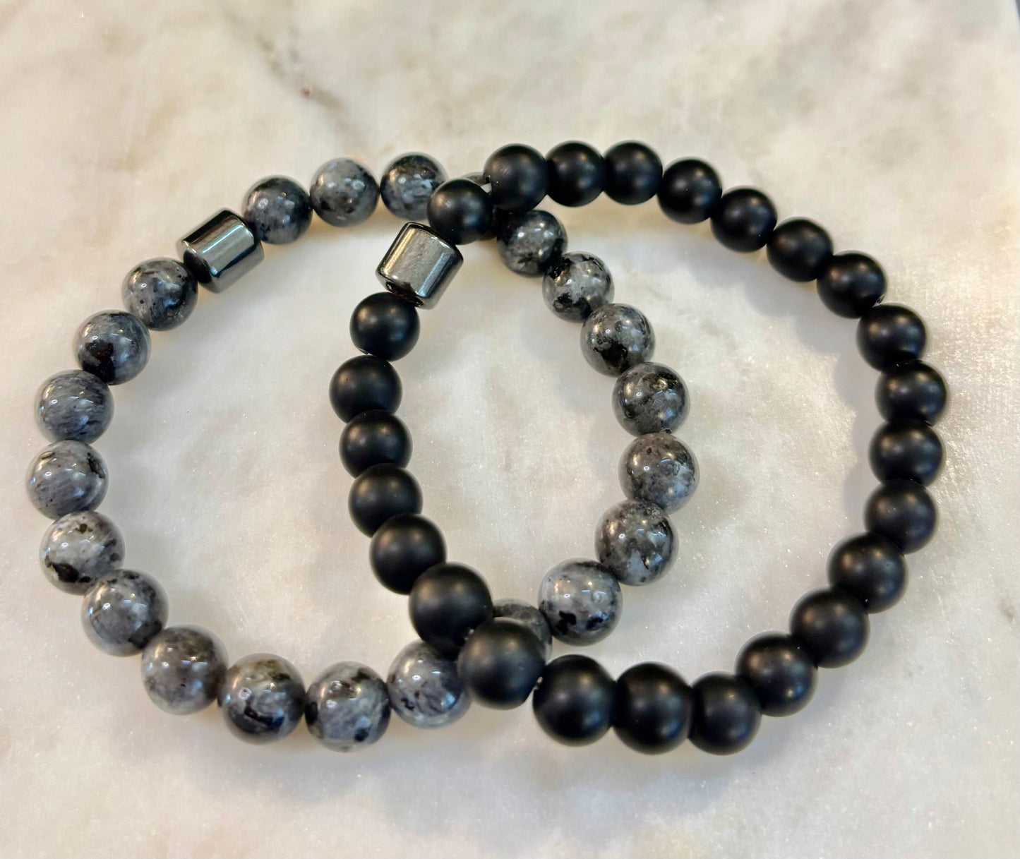 Conjunto de pulseras de imitación de piedra en negro y gris (juego de 2)