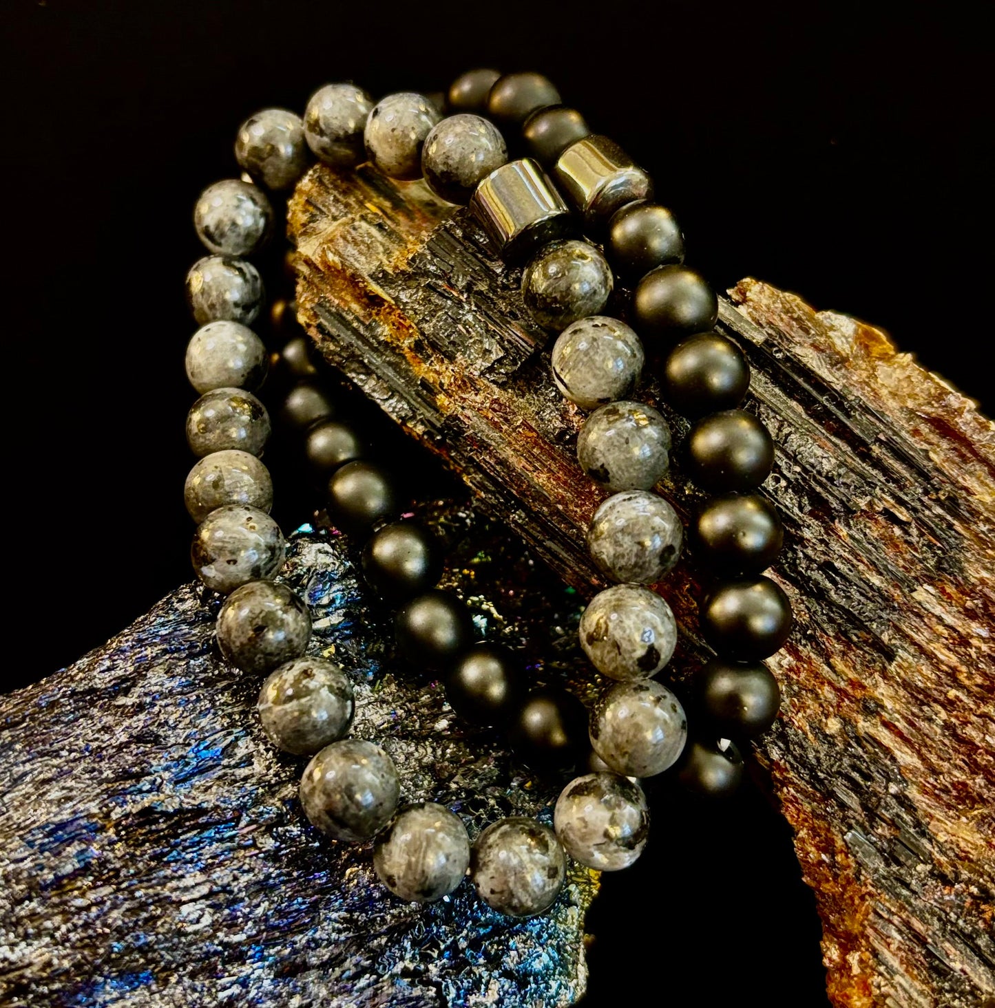 Conjunto de pulseras de imitación de piedra en negro y gris (juego de 2)