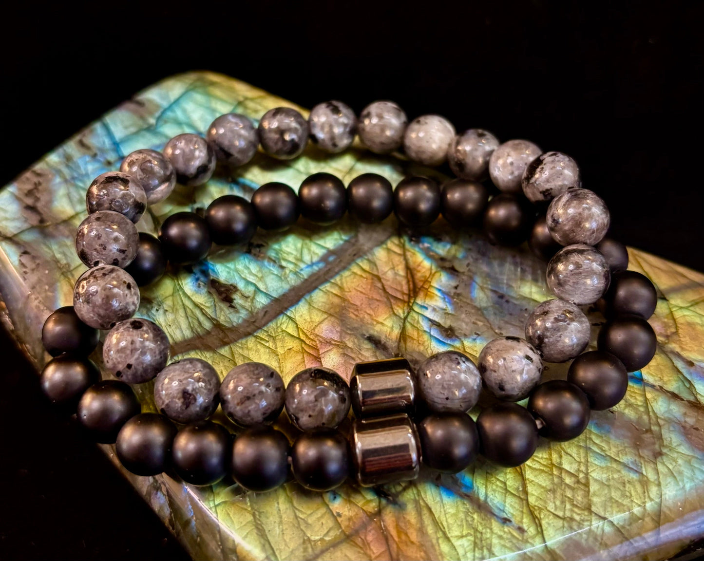 Conjunto de pulseras de imitación de piedra en negro y gris (juego de 2)