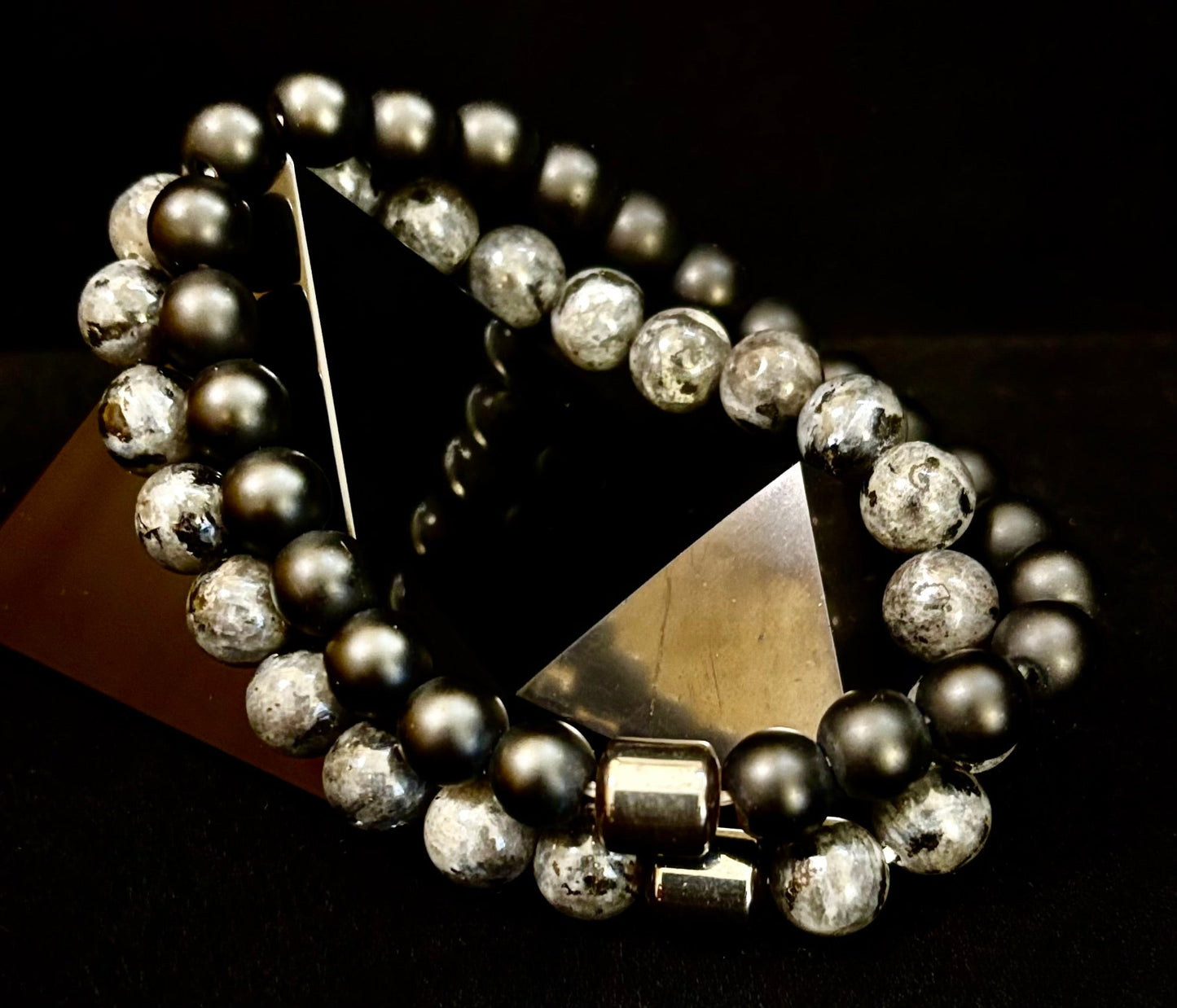 Conjunto de pulseras de imitación de piedra en negro y gris (juego de 2)
