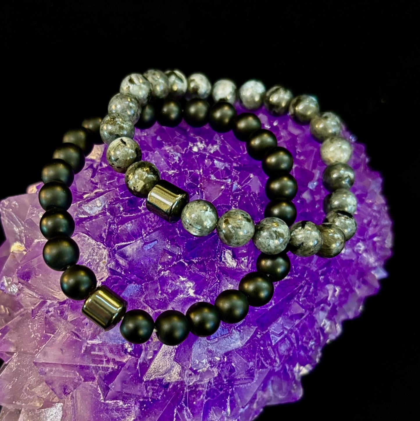 Conjunto de pulseras de imitación de piedra en negro y gris (juego de 2)