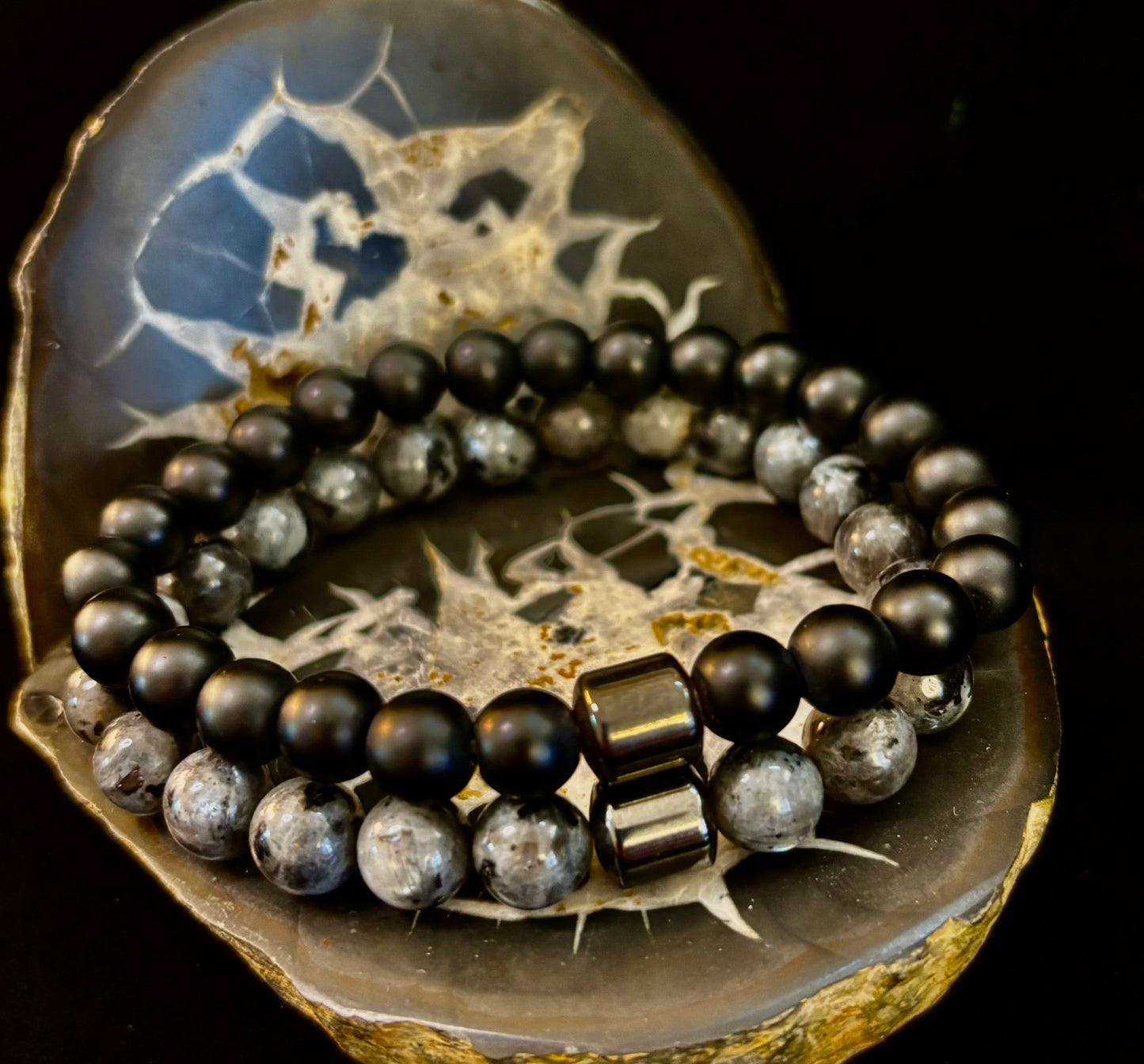 Conjunto de pulseras de imitación de piedra en negro y gris (juego de 2)