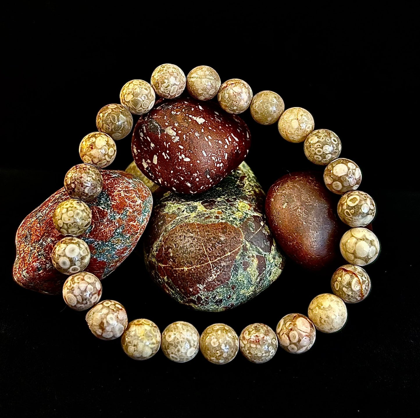Pulsera de Coral Fósil – Piedra Natural de Enraizamiento para Estabilidad y Calma
