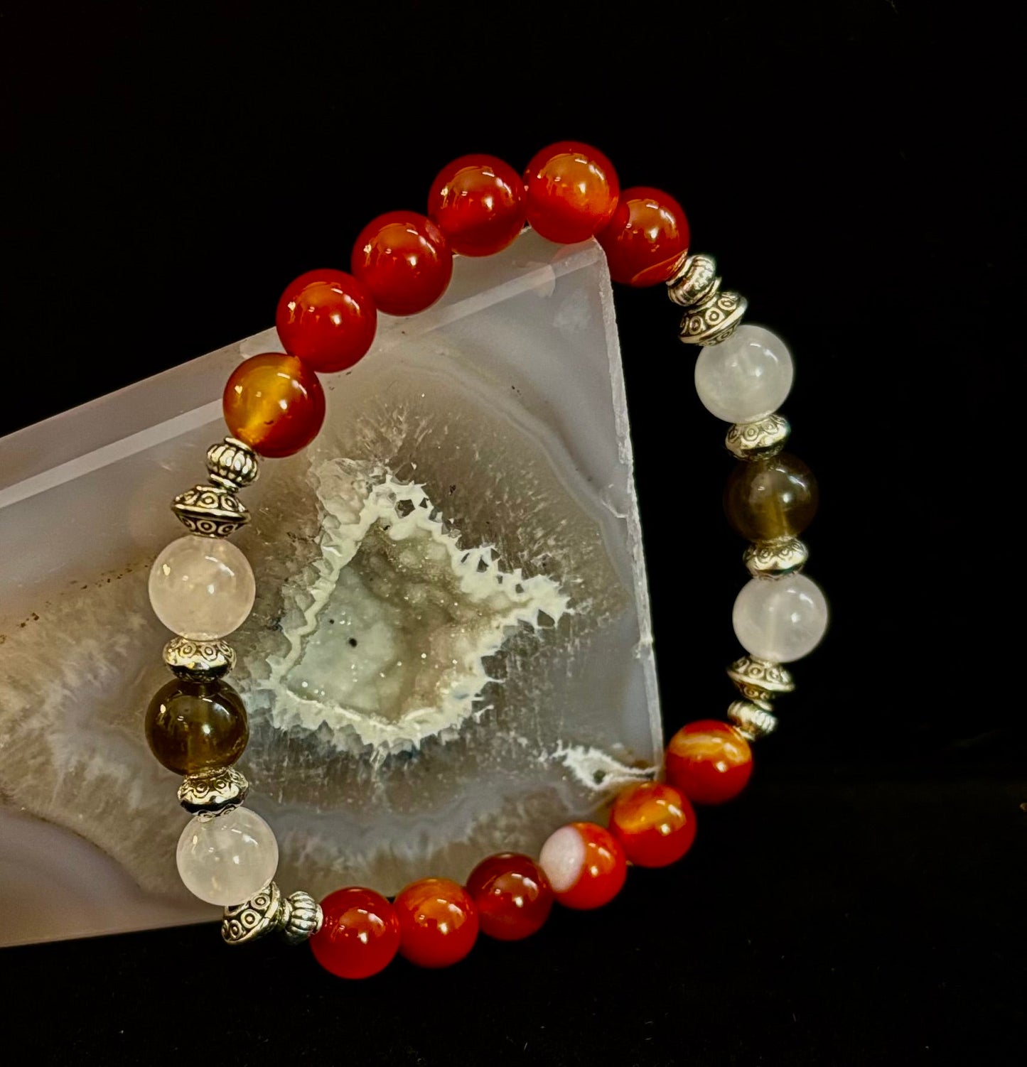Pulsera con intención de apoyo para el duelo y la pérdida – Cornalina, cuarzo rosa y cuarzo ahumado con reiki