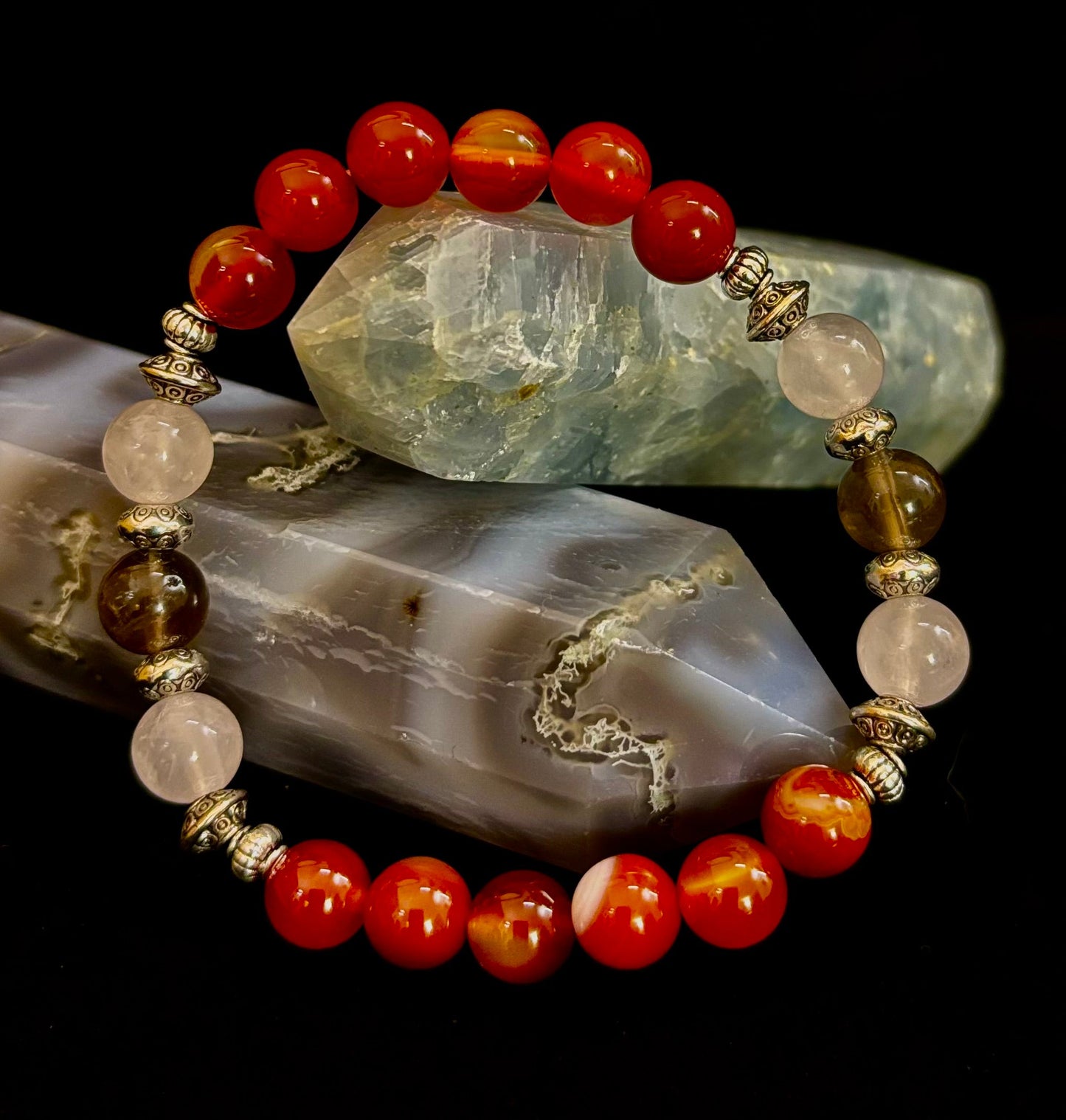 Pulsera con intención de apoyo para el duelo y la pérdida – Cornalina, cuarzo rosa y cuarzo ahumado con reiki