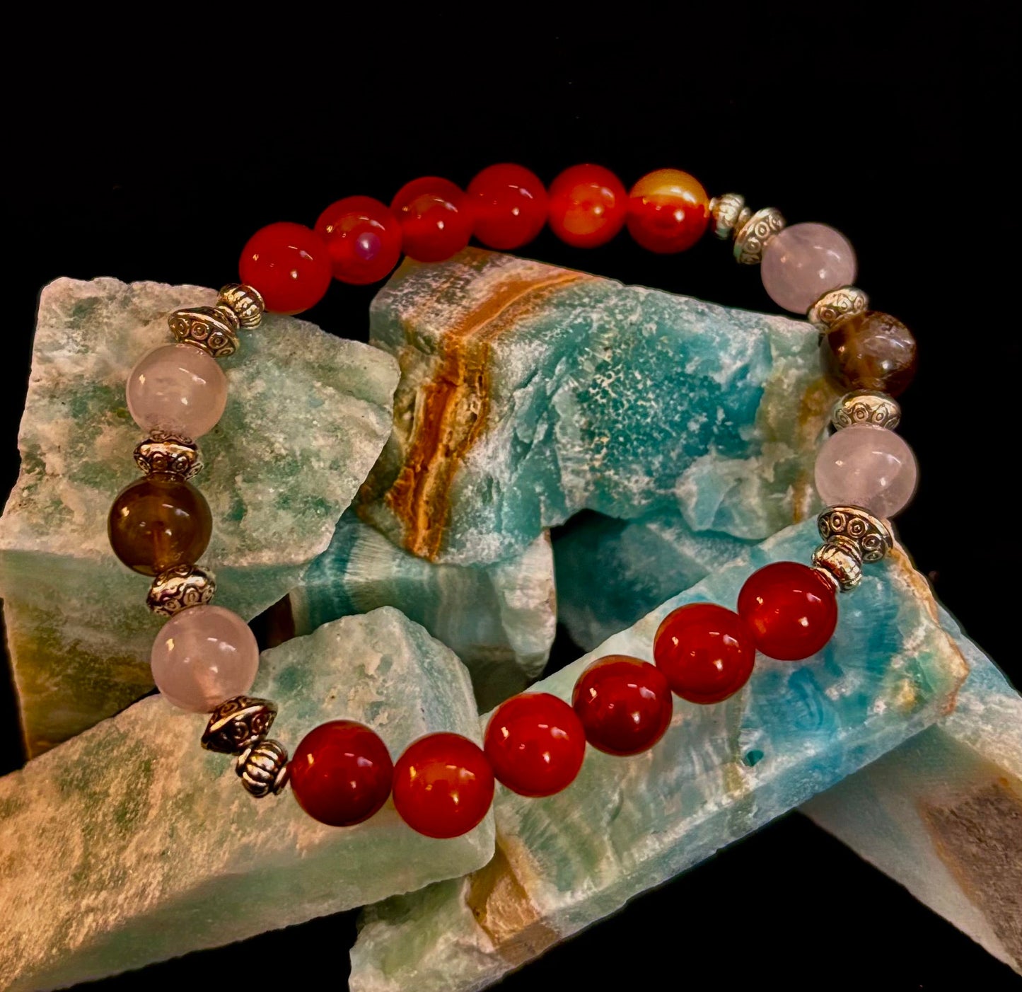 Pulsera con intención de apoyo para el duelo y la pérdida – Cornalina, cuarzo rosa y cuarzo ahumado con reiki