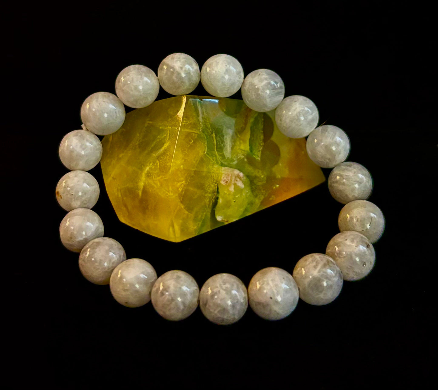 Pulsera energética de piedra luna arcoíris con reiki – Cuentas de 10 mm (muñeca mediana)
