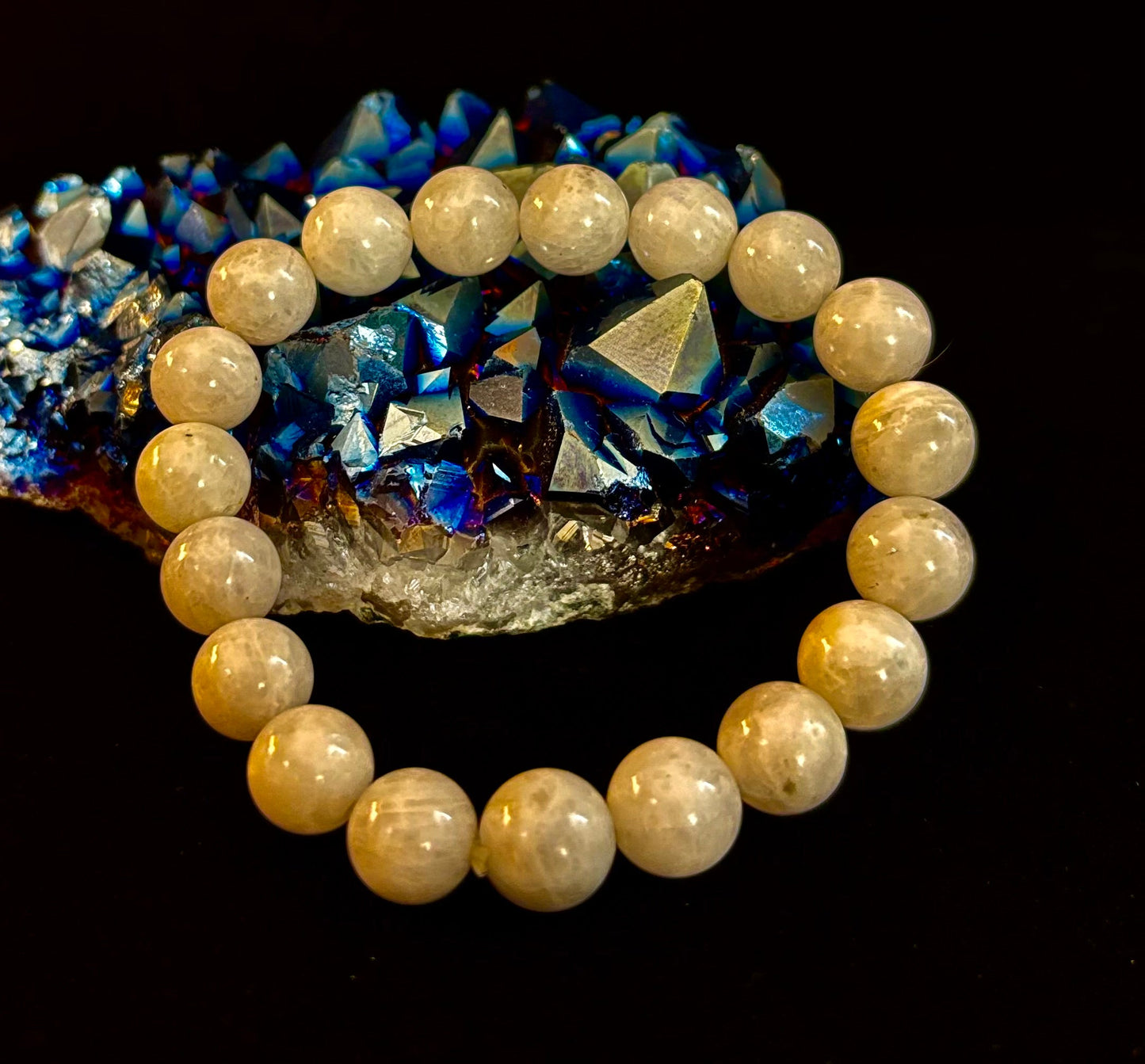 Pulsera energética de piedra luna arcoíris con reiki – Cuentas de 10 mm (muñeca mediana)