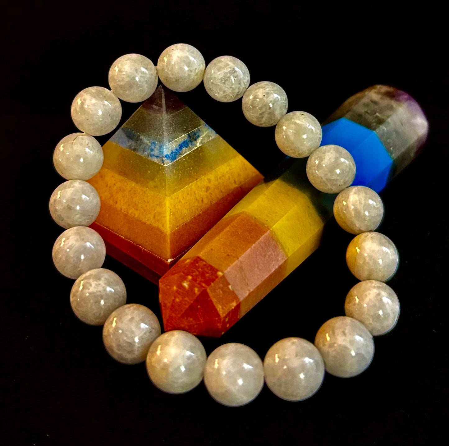 Pulsera energética de piedra luna arcoíris con reiki – Cuentas de 10 mm (muñeca mediana)