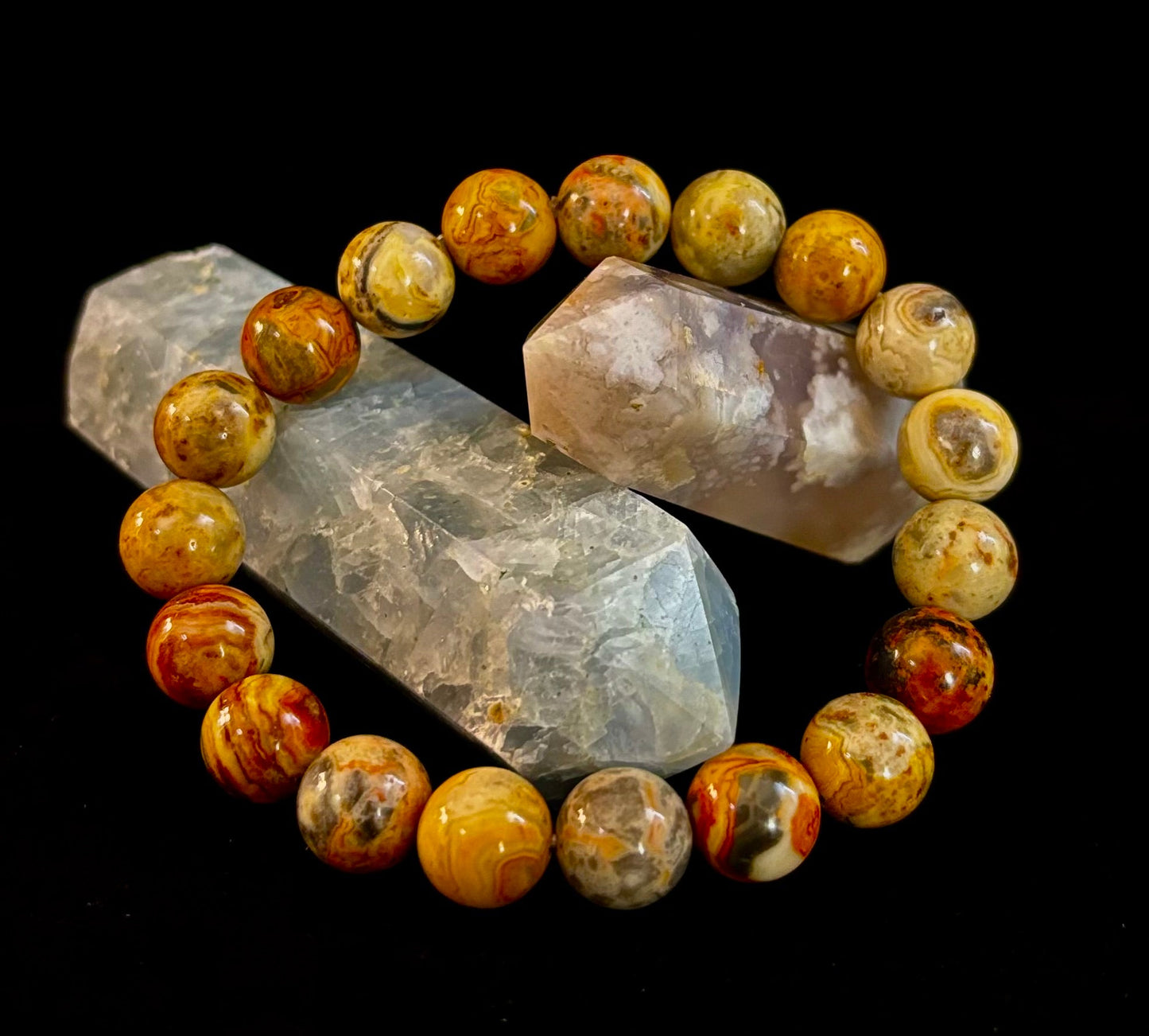 Pulsera de Ágata Encaje Loco, Infundida con Reiki, para Fuerza y Estabilidad – Cuentas de 10mm (Muñeca Mediana)