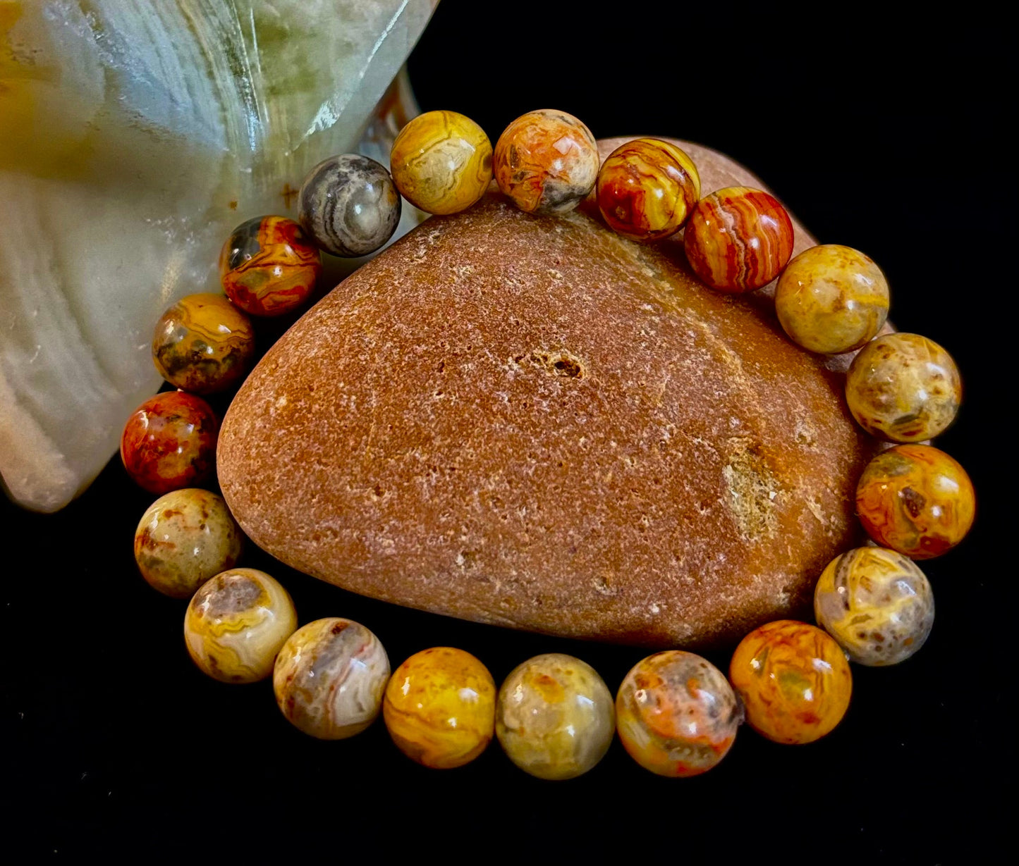 Pulsera de Ágata Encaje Loco, Infundida con Reiki, para Fuerza y Estabilidad – Cuentas de 10mm (Muñeca Mediana)